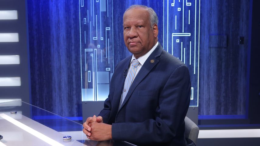 Adolfo Quintero: Se está pagando planillas a través de deuda