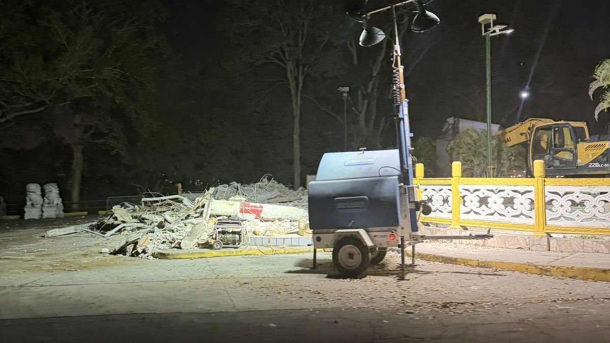 El monumento desapareció de la vista tras intervención de cuadrillas de la Alcaldía de Arraiján. El monumento desapareció de la vista tras intervención de cuadrillas de la Alcaldía de Arraiján.