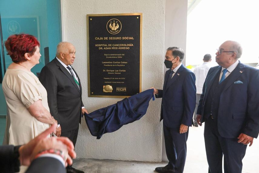Cortizo inaugura su última obra, Hospital de Cancerología, en Ciudad de la Salud
