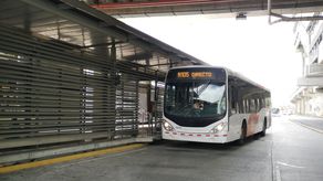MiBus continúa servicio parcial en rutas y reabre algunas zonas pagas