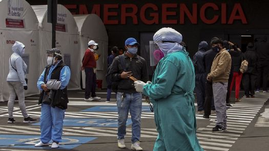Ecuador reduce a 50% aforo en instituciones públicas