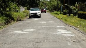 El alcalde de Dolega indicó que por parte del MOP solo se han realizado algunos operativos de parcheo que no llegan a todas las comunidades afectadas.