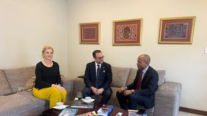 El ministro de Comercio e Industrias (MICI), Julio Moltó, sostuvo un encuentro con Mtho Xulu, presidente de la Cámara de Comercio e Industrias de Sudáfrica, con el propósito de identificar nuevas oportunidades de negocios, fortalecer la relación comercial bilateral y acercar a Panamá al mercado sudafricano.