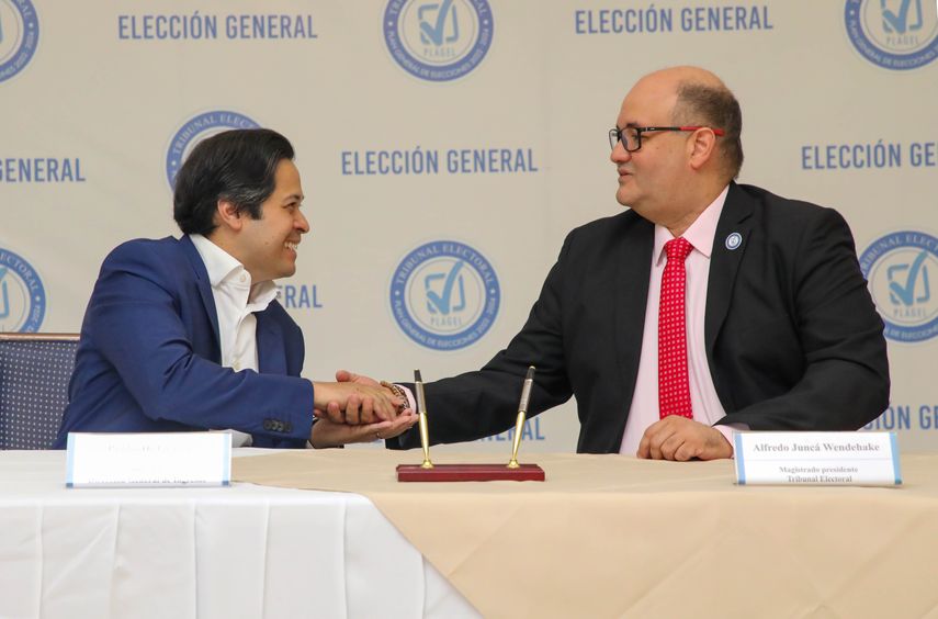 Este acuerdo fue firmado por el magistrado presidente del Tribunal Electoral, Alfredo Juncá Wendehake, el director de la Unidad de Fiscalización Interna del TE, Melinto González Alain; y por la DGI, el director general, Publio De Gracia Tejada. Este acuerdo fue firmado por el magistrado presidente del Tribunal Electoral, Alfredo Juncá Wendehake, el director de la Unidad de Fiscalización Interna del TE, Melinto González Alain; y por la DGI, el director general, Publio De Gracia Tejada.