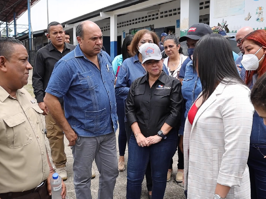 Maruja Gorday de Villalobos recorre centros en San Miguelito