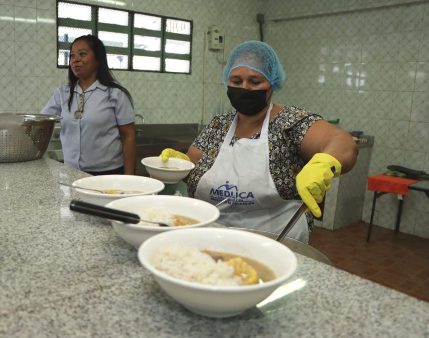 Meduca: M&aacute;s de 101 mil estudiantes reciben almuerzo escolar.