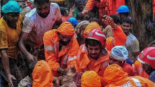 India: Al menos 25 muertos en inundaciones y deslizamientos