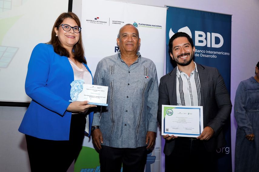 Tigo reconocida por liderazgo en reducir huella de carbono