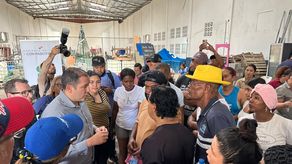 Damnificados de incendio son atendidos por un equipo interinstitucional.