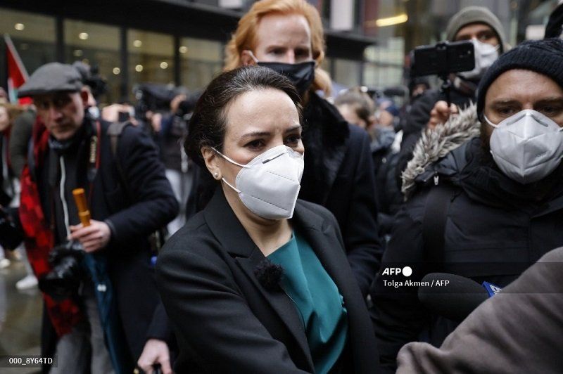 Rechazo a extradición de Assange es un primer paso para obtener justicia, dice pareja