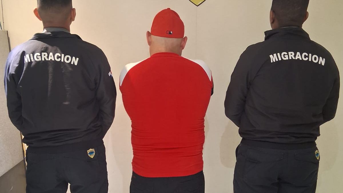 Un ciudadano cubano requerido en Estados Unidos por tráfico sexual y trata de personas fue arrestado en Panamá por agentes del Servicio Nacional de Migración (SNM), informó este miércoles el ente de seguridad. Un ciudadano cubano requerido en Estados Unidos por tráfico sexual y trata de personas fue arrestado en Panamá por agentes del Servicio Nacional de Migración (SNM), informó este miércoles el ente de seguridad.