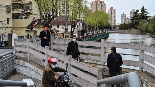 Confinada la mitad de la ciudad china de Shanghái por brote de covid-19