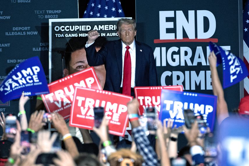 Donald Trump demoniza a los migrantes y los acusa de infectar el país