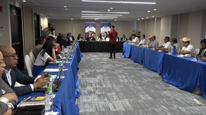 Alcaldes se reunieron con el MEF y la Descentralización.