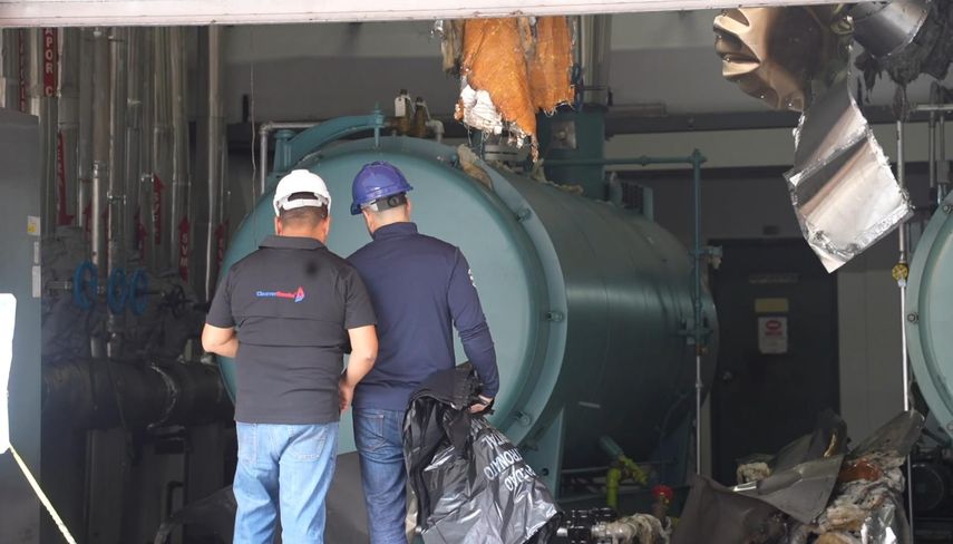 Personal investiga causas de la explosión en calderas del Hospital Santo Tomás.