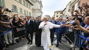 Primer Ángelus papal en muchos años en la residencia veraniega de Castel Gandolfo