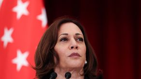 Harris arremete contra esfuerzos para restringir aborto