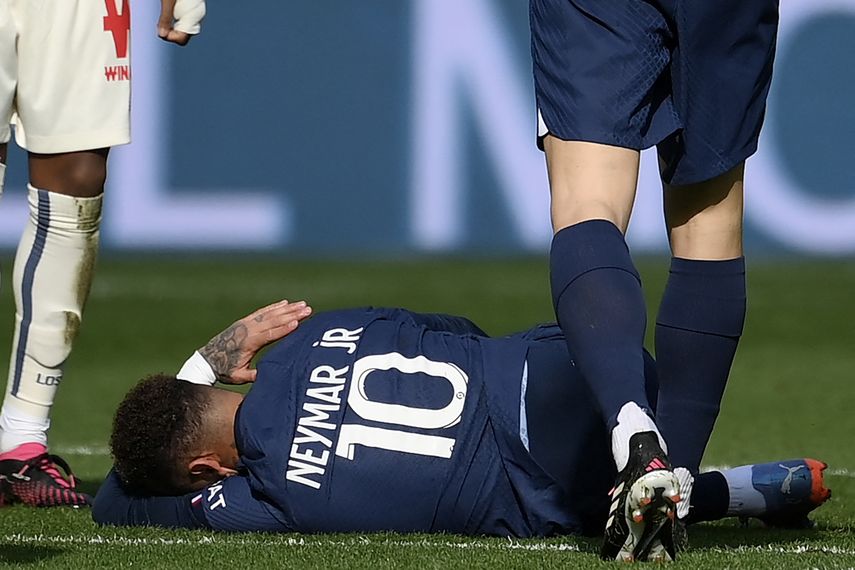 Neymar es operado con éxito de su tobillo derecho