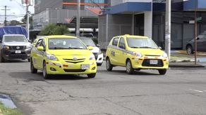 Transportistas selectivos de Chiriquí se quejan por el sistema de distribución de combustible en las estaciones dispuestas por el Gobierno nacional y los horarios.