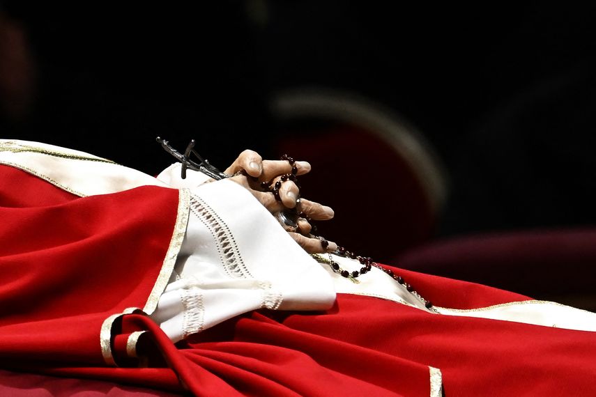 Benedicto XVI: Publicarán libro de su secretario personal