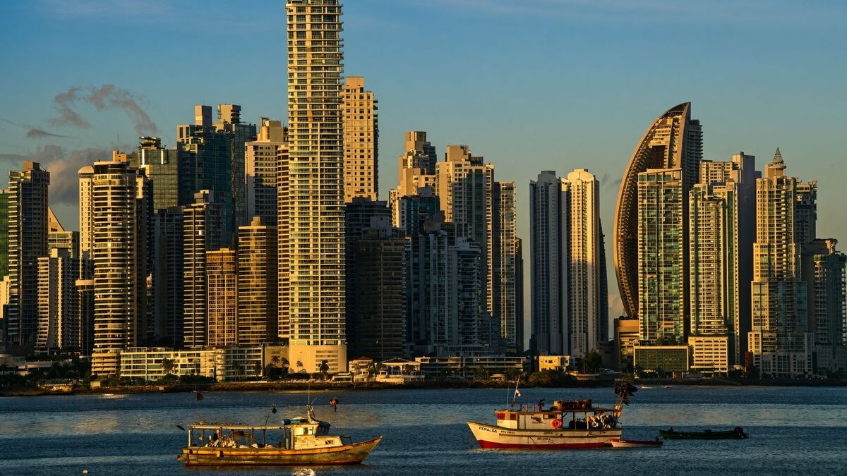 El Foro Económico Mundial (WEF), en colaboración con el Gobierno panameño, realiza desde hoy en Panamá su Reunión de Estrategia País, la cual congrega a líderes empresariales globales y regionales para dialogar sobre las prioridades estratégicas y las perspectivas económicas de nuestro país. El Foro Económico Mundial (WEF), en colaboración con el Gobierno panameño, realiza desde hoy en Panamá su Reunión de Estrategia País, la cual congrega a líderes empresariales globales y regionales para dialogar sobre las prioridades estratégicas y las perspectivas económicas de nuestro país.