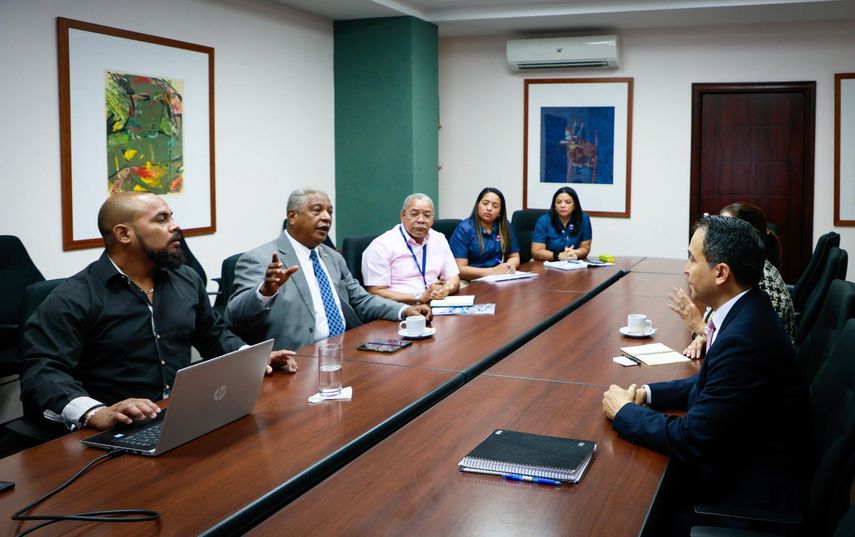 Avanza reglamentación de procedimientos aduaneros para Colón Puerto Libre