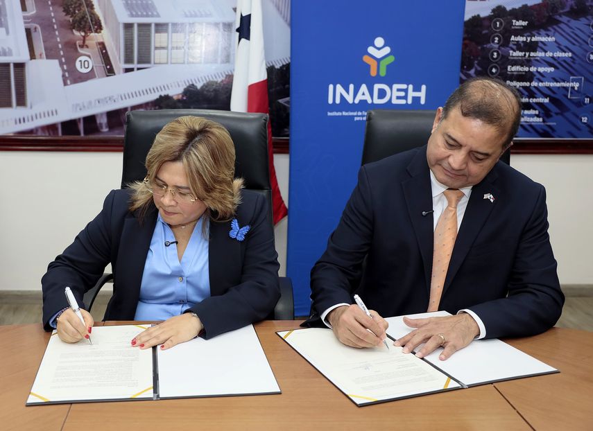 Inadeh firma alianza para capacitar talento panameño en semiconductores