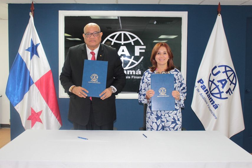 UAF y APADEA firman convenio para fortalecer sector asegurador