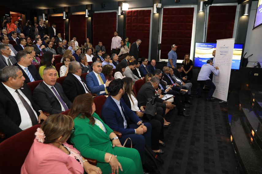 Gobierno y gremios productivos analizan reglamentos técnicos de alimentos sensitivos