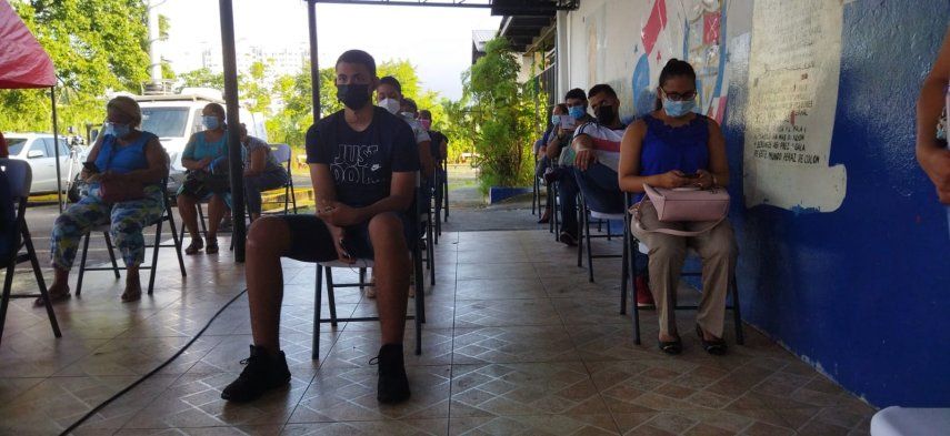 Según Sucre el gobierno ya mantiene conversaciones con las farmacéuticas (Pfizer y AstraZeneca).