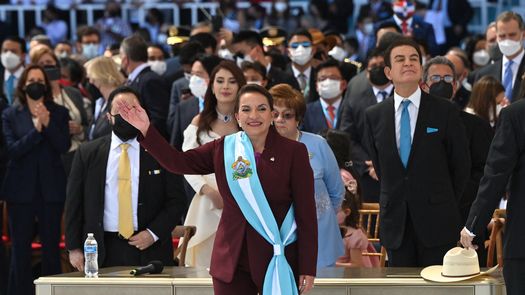 Presidenta de Honduras se estrena en el cargo con crisis parlamentaria
