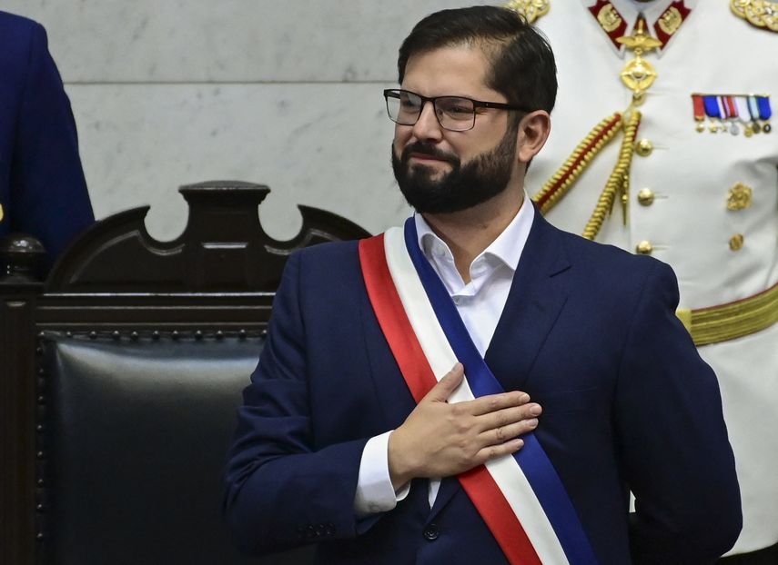 Presidente Gabriel Boric recibió la propuesta de Nueva Constitución -  Universidad de Chile