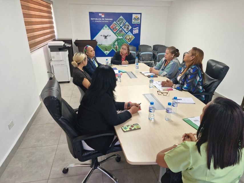 En un esfuerzo por mejorar la implementación de la Ley 240 de 2021, que regula el agroturismo en el país, representantes del (MIDA) y la Autoridad de Turismo de Panamá (ATP) se reunieron para discutir las funciones y lineamientos que ambas entidades deben seguir. En un esfuerzo por mejorar la implementación de la Ley 240 de 2021, que regula el agroturismo en el país, representantes del (MIDA) y la Autoridad de Turismo de Panamá (ATP) se reunieron para discutir las funciones y lineamientos que ambas entidades deben seguir.