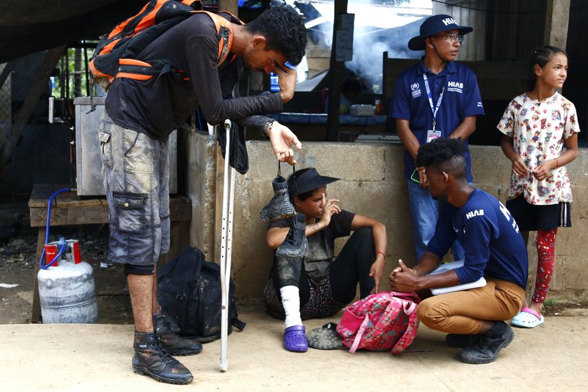 Después de días de caminata para cruzar la peligrosa selva del Darién, frontera entre Colombia y Panamá, cientos de migrantes llegan a una remota población indígena, donde la cooperación de España ha instalado una clínica para atender sobre todo a niños y mujeres. Después de días de caminata para cruzar la peligrosa selva del Darién, frontera entre Colombia y Panamá, cientos de migrantes llegan a una remota población indígena, donde la cooperación de España ha instalado una clínica para atender sobre todo a niños y mujeres.