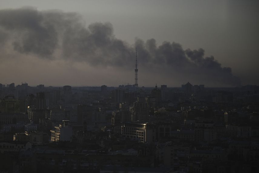 Ejército de Rusia bombardea escuela que servía de refugio