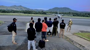 Personal del SENAN y Migración procesan a 200 colombianos por temas de seguridad