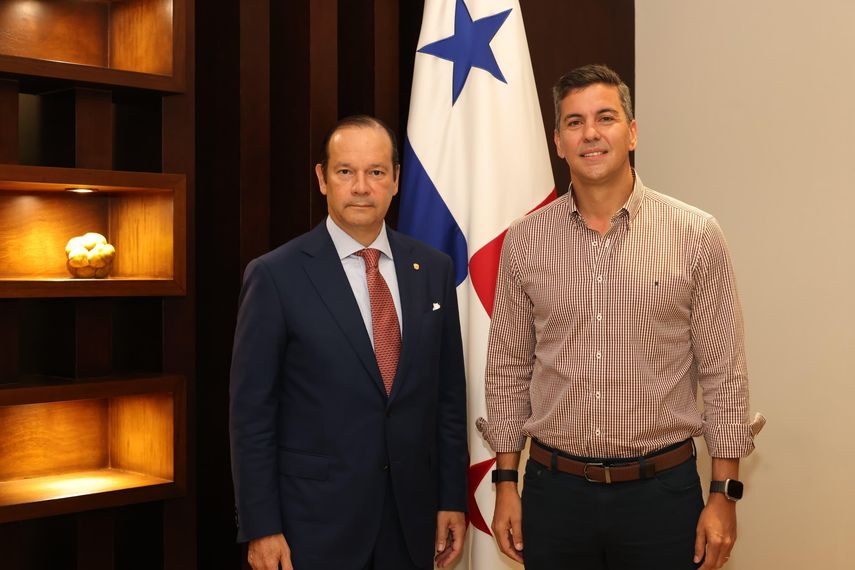 Presidente de Paraguay llega a Panamá para reunirse con su homólogo Mulino