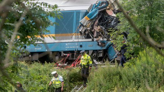Choque de trenes en República Checa deja muertos y heridos