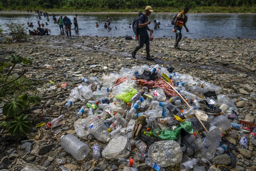 Panamá limpiará selva del Darién, contaminada por paso masivo de migrantes. Panamá limpiará selva del Darién, contaminada por paso masivo de migrantes.