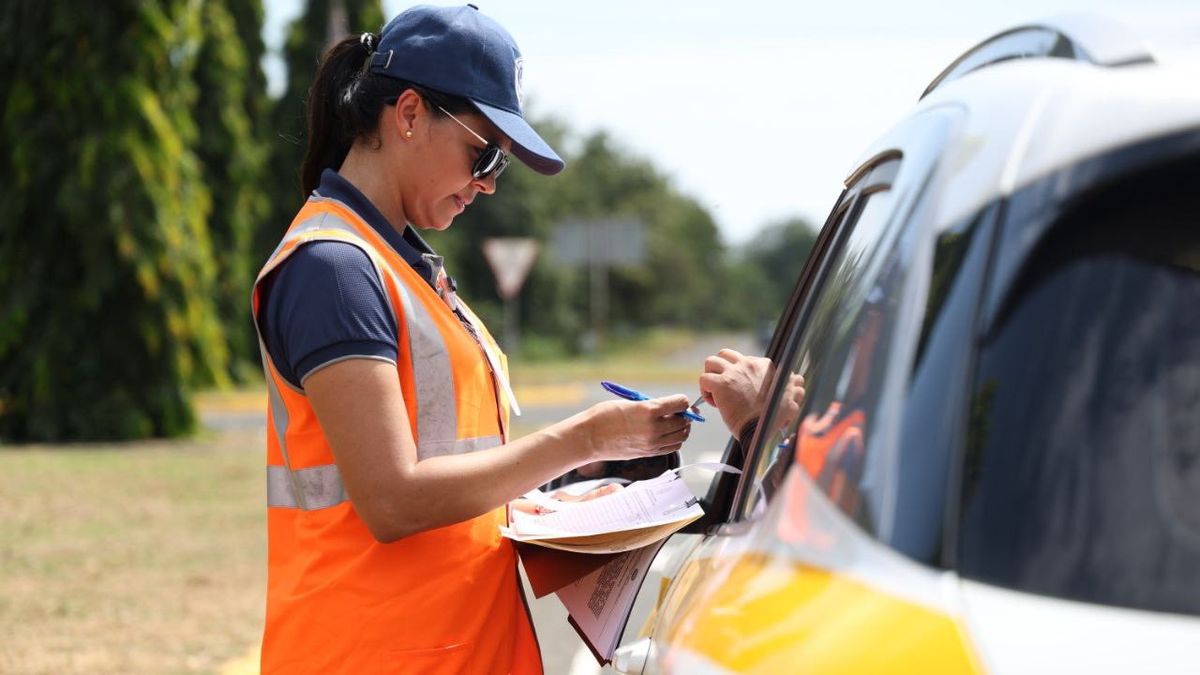 Inspectores de la Contraloría estuvieron en Los Santos y Herrera. Inspectores de la Contraloría estuvieron en Los Santos y Herrera.