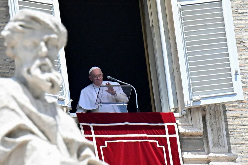 Papa Francisco insta a la calma en Ecuador