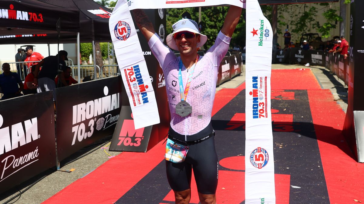 El brasileño Fellipe Santos se coronó por tercera vez consecutiva como campeón del IRONMAN 70.3 Panamá Latin America TriClub Championship, disputado este domingo, uno de los desafíos más destacados del calendario regional de triatlón. El brasileño Fellipe Santos se coronó por tercera vez consecutiva como campeón del IRONMAN 70.3 Panamá Latin America TriClub Championship, disputado este domingo, uno de los desafíos más destacados del calendario regional de triatlón.