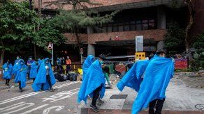 Manifestantes siguen atrincherados en Universidad de Hong Kong