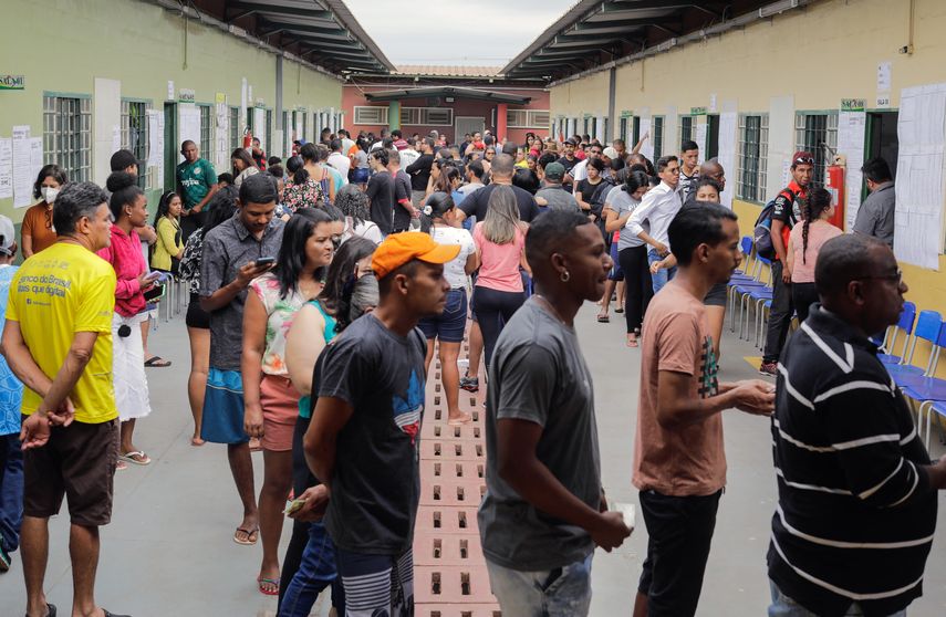 Brasil: abren colegios electorales para primera vuelta