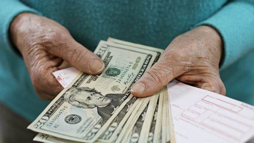 ¿Cómo cobrar el Cepanim? MEF explica pasos para jubilados y herederos