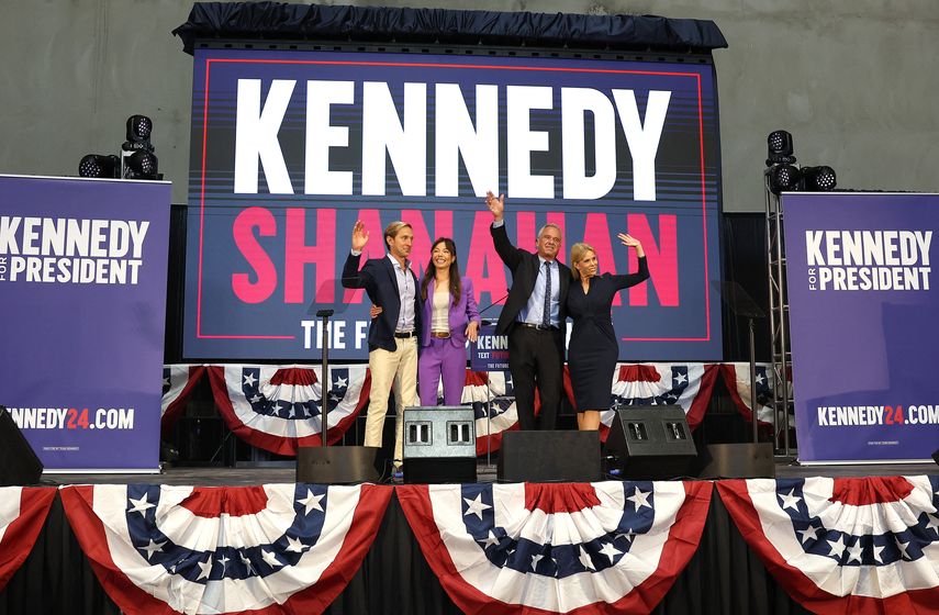 Robert Kennedy elige a abogada como compañera para elecciones de EEUU