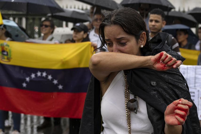 Acompañada con una agresiva campaña en redes sociales, 'Ya Casi Venezuela' es una web que apareció súbitamente en internet en medio de las denuncias de fraude por la reelección de Maduro el 28 de julio. La fiscalía venezolana anunció este martes que abrió una investigación penal. Acompañada con una agresiva campaña en redes sociales, 'Ya Casi Venezuela' es una web que apareció súbitamente en internet en medio de las denuncias de fraude por la reelección de Maduro el 28 de julio. La fiscalía venezolana anunció este martes que abrió una investigación penal.