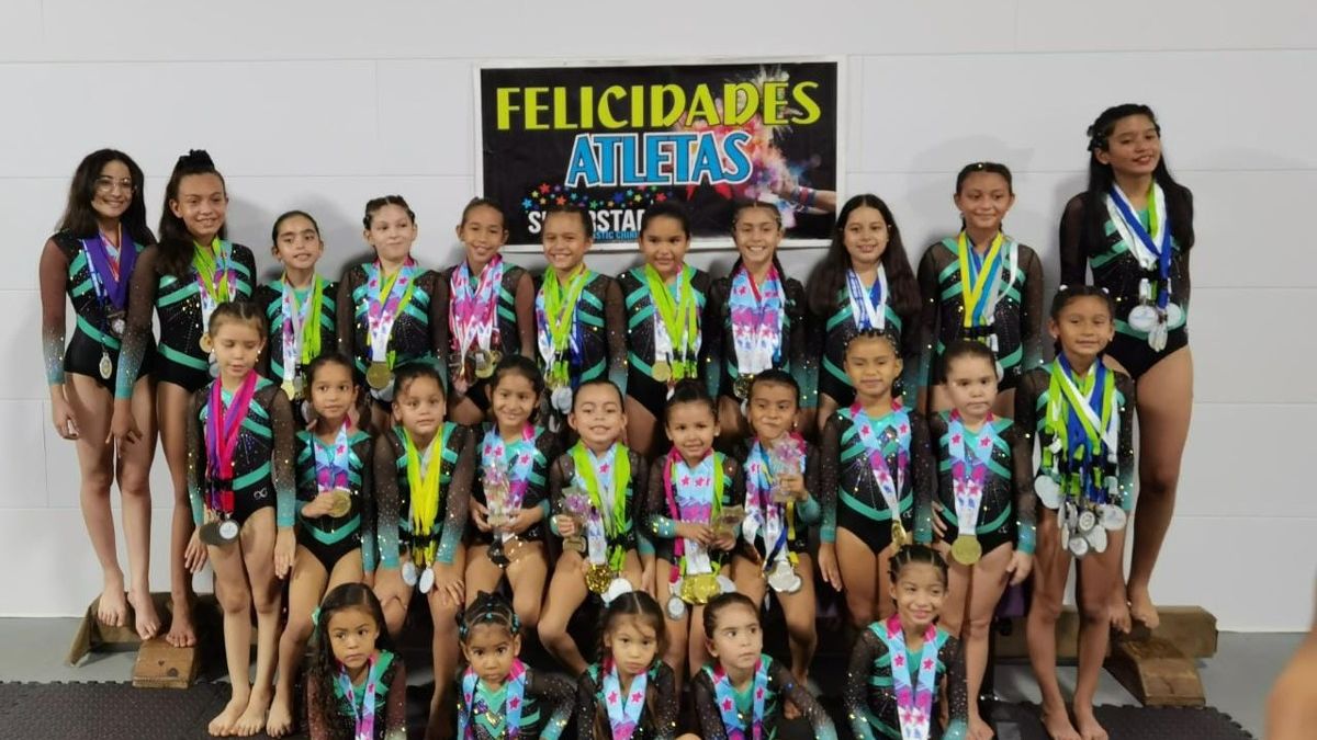El SUPERSTAR Gymnastic Chiriquí cuenta con 4 entrenadores con licenciatura en Educación Física, certificados como entrenadores nacionales por la FIG y la FPG en Gimnasia Artística y de trampolín.