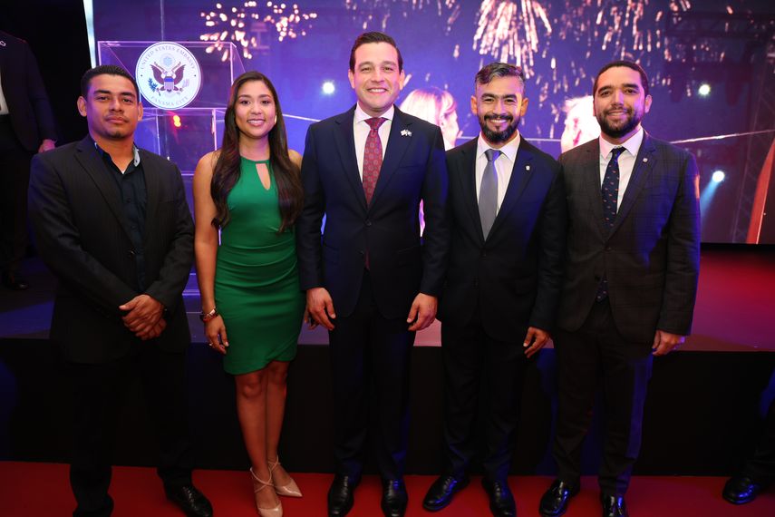 En el marco de la celebración del 249.º aniversario de la independencia de los Estados Unidos, la Embajada de EEUU en Panamá ofreció una recepción oficial en la que se destacó el legado histórico que une a ambos países, así como el compromiso compartido con la libertad, la seguridad y el desarrollo. En el marco de la celebración del 249.º aniversario de la independencia de los Estados Unidos, la Embajada de EEUU en Panamá ofreció una recepción oficial en la que se destacó el legado histórico que une a ambos países, así como el compromiso compartido con la libertad, la seguridad y el desarrollo.