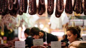 OMS: Consumo de embutidos y fiambres es cancerígeno; carnes rojas probablemente